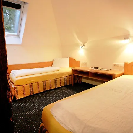 Forsthaus.11 * Strobl